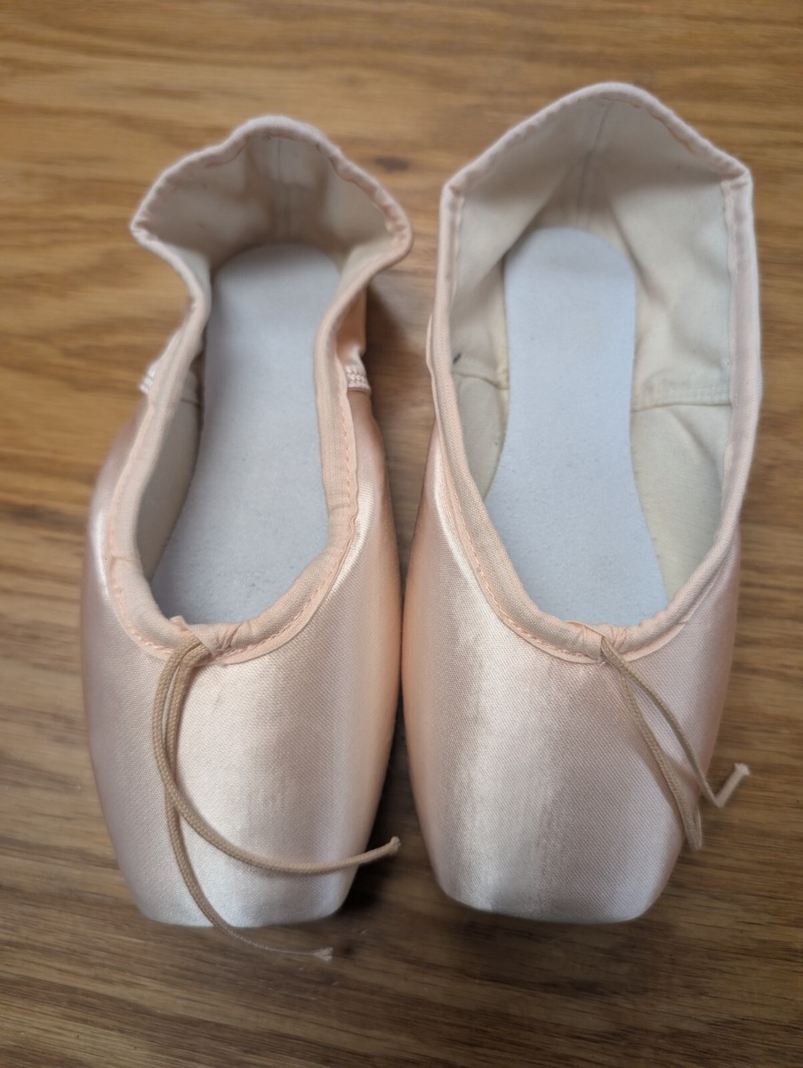 Suffolk Stellar Pointe Ballet Shoes NEW 1x-4 Light England Women’s