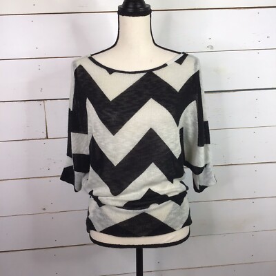 Moa Moa Short Sleeve Blouse Cinched Waist Chevron Black White Women's Medium