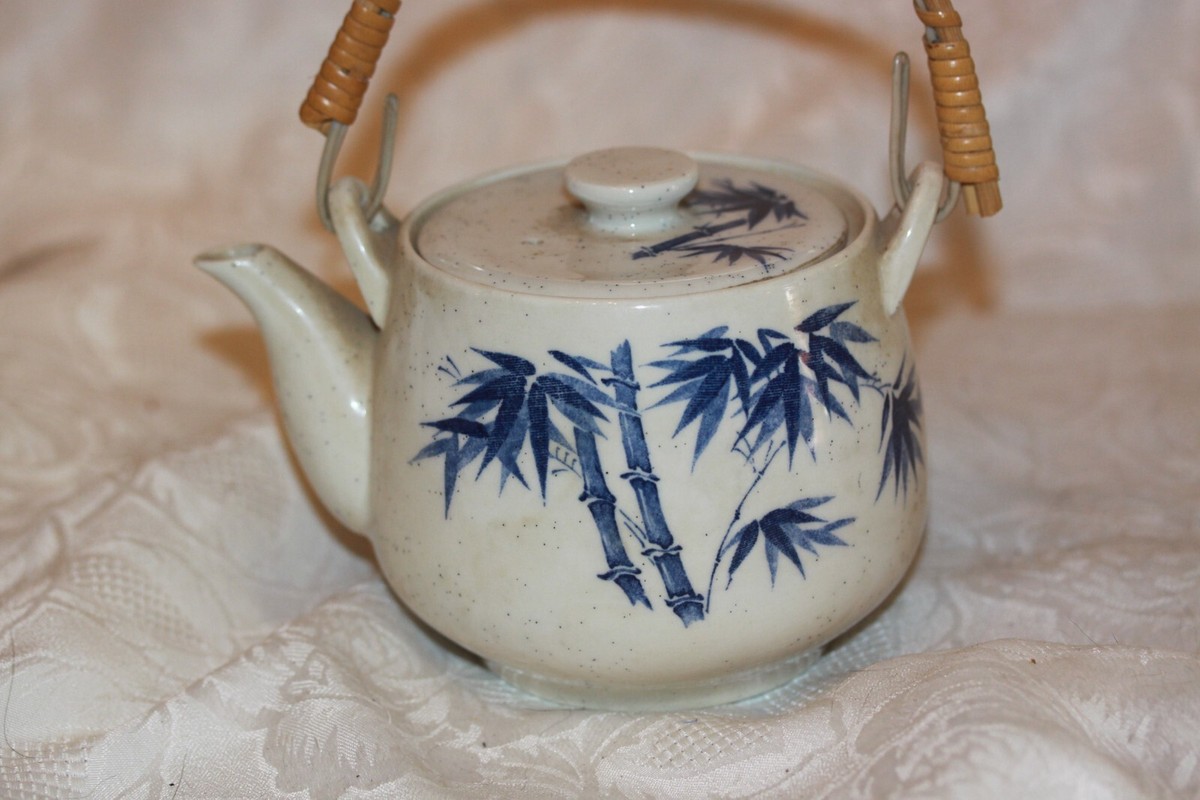 ORIENTAL ASIAN BLUE WHITE TEA SET Toyo Japan ~ TEAPOT AND 4 CUPS