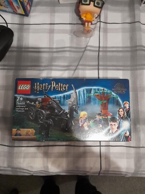 LEGO Harry Potter: Hogwarts Carriage and Thestrals (76400) for
