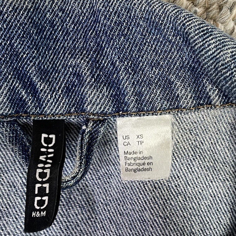 DIVIDED H&M - WOMEN'S MEDIUM WASH DENIM JACKET - SIZE XS thumbnail 2