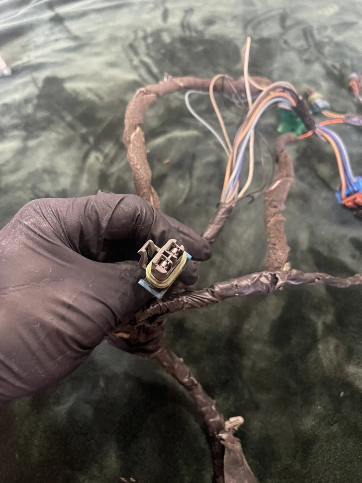 Arnés de puerta/cerradura ventana pasajero delantero derecho Pontiac Grand Prix 97-03 Foto 2 de 4