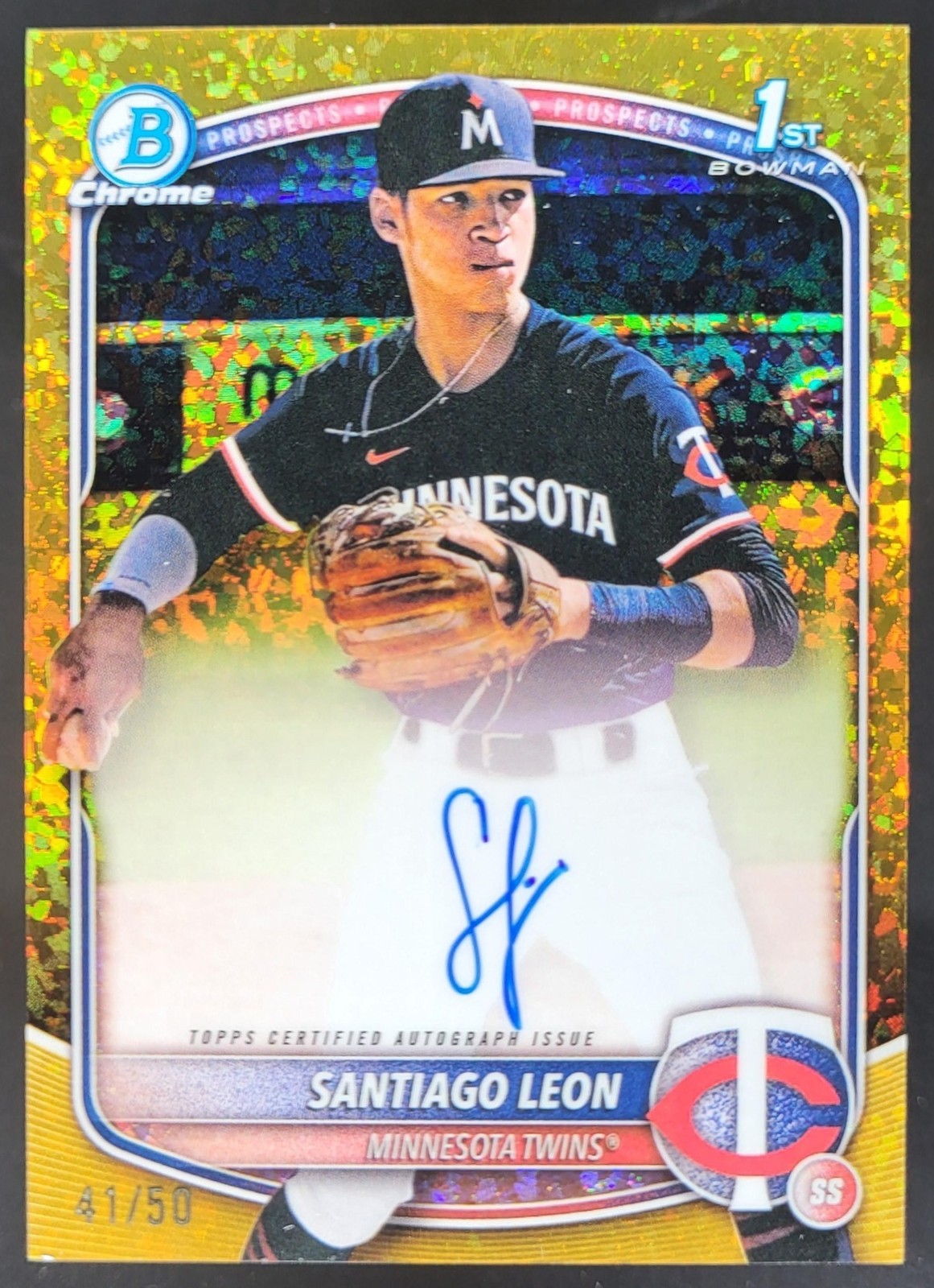 2025 Bowman Chrome Santiago Leon Auto Gold Mini Diamonds /50 1st Twins HD2