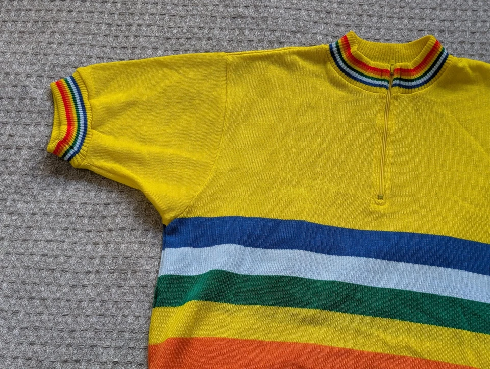 Camiseta deportiva de ciclismo vintage Bike Warehouse grande amarilla a rayas arco iris 1/4 bolsillo con cremallera Foto 3 de 4