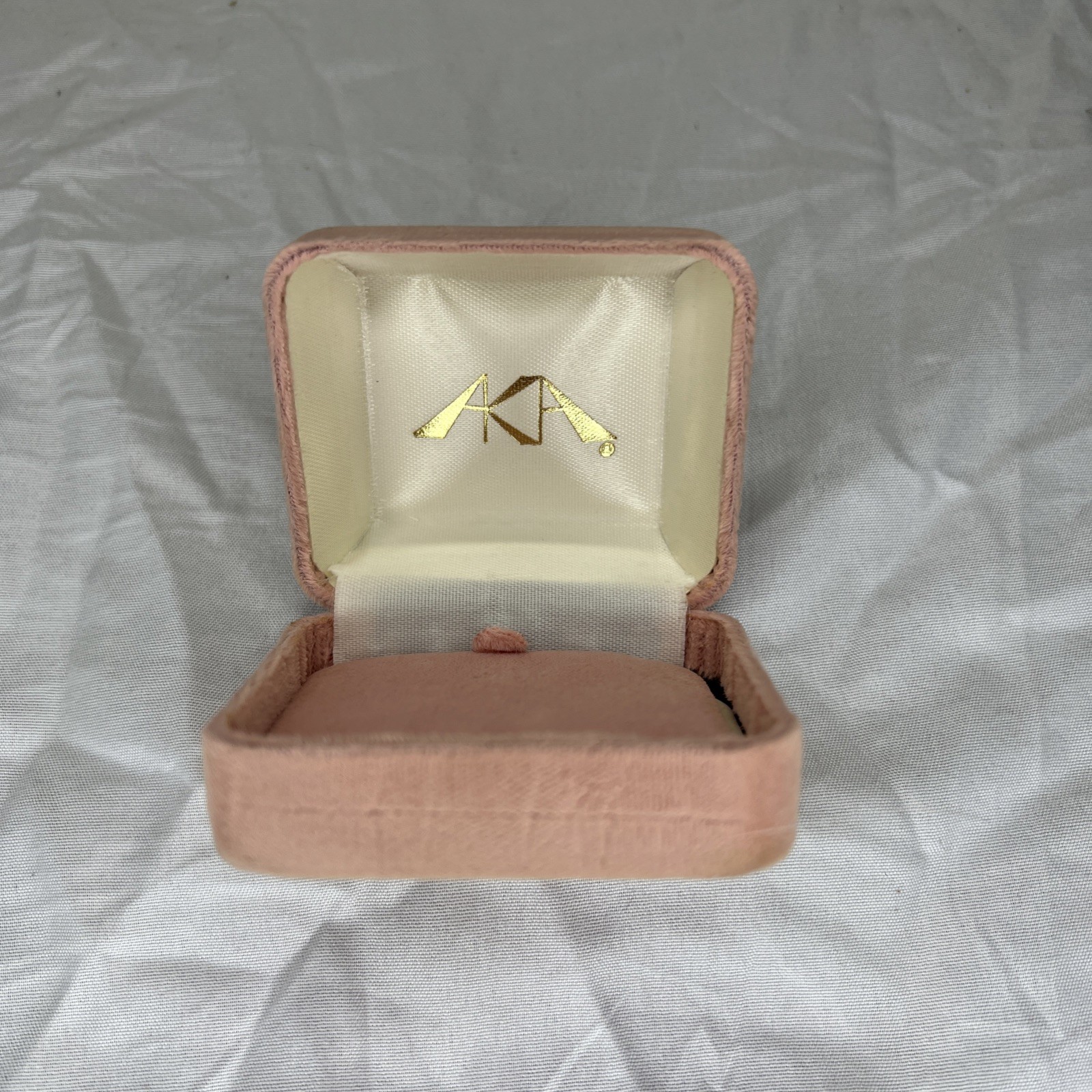Vintage 10K Gold Alpha Kappa Alpha AKA Sorority Badge Pin Seed Pearls