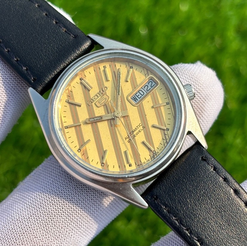 Japan 21J Men’s 5 Pattern Made Vintage Automatic Watch 7019-6081 Dial Seiko - vintagewatches.pk