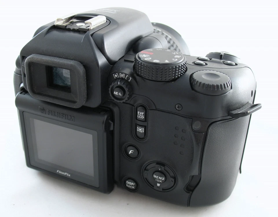 Fujifilm FinePix S9500 Digital Bridge Camera 28-300mm 10x Zoom Lens +1GB Card - Image 2 of 4