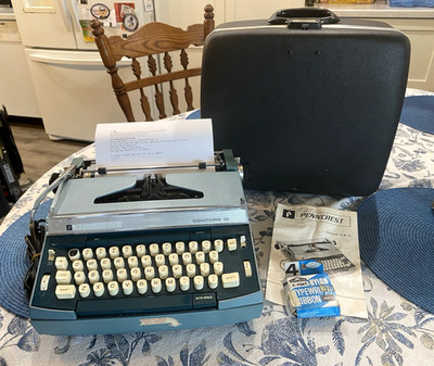 Penncrest Concord 10 Green Portable Electric Typewriter w Case - Tested, Works