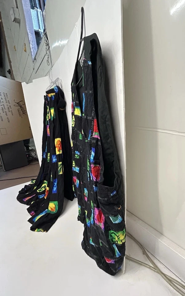 BOP Gored Falda Noche Fruta 5X Conjunto Camisa y Falda Negro y Colorido, Usado Foto 2 de 4