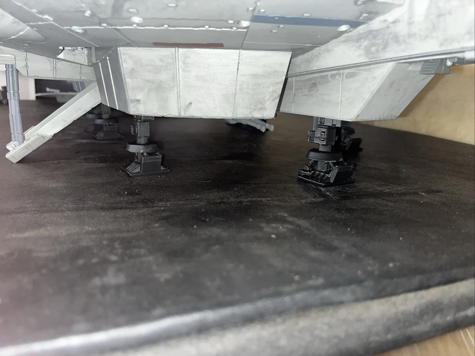 星球大战 Legacy Millennium Falcon 零件着陆装备(7 件套)3D 打印 — 第 3/4 张图片