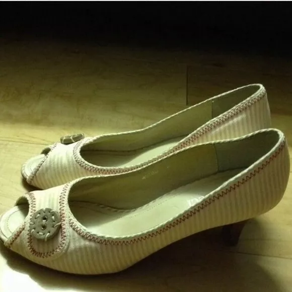 Italian size 38 shoe in us store