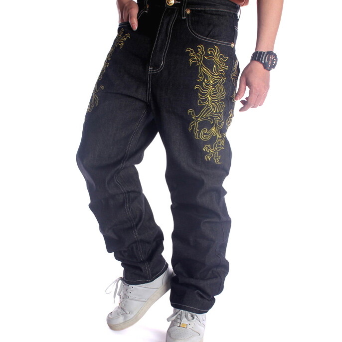 Jeans Moda 2019: Come Abbinare I Pantaloni Neri Con Look, Idee E Consigli - Foto 12