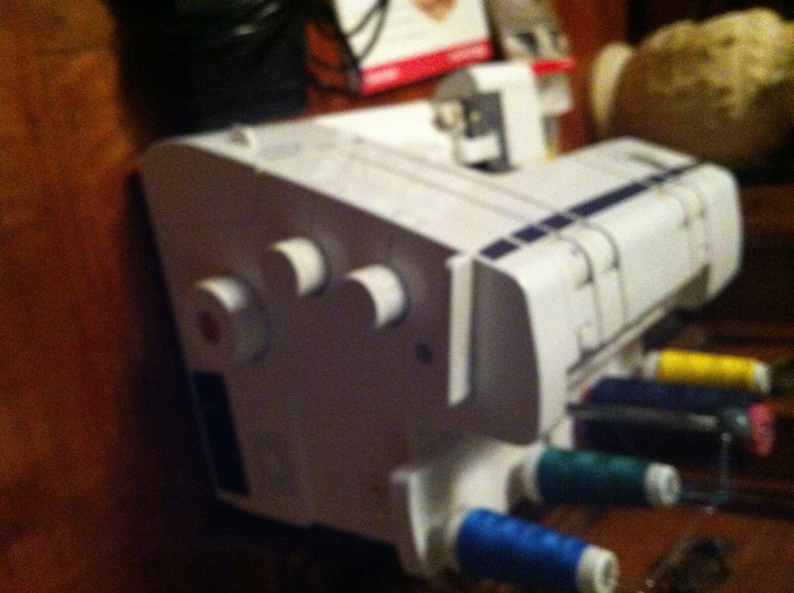 Husqvarna Viking Huskylock 905 Overlock Sewing Machine eBay