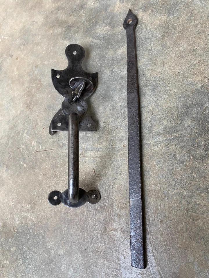 ANCIEN LOQUET A POUCIER DE PORTE ET SA BARRE , verrou ferrure - Photo 2/3