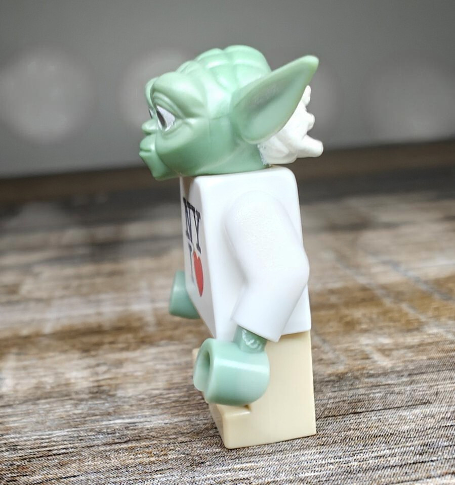NEW**100% LEGO Starwars Yoda NY New York Custom Minifigure White