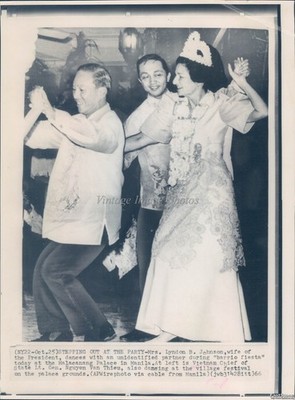 1966 Malacanang Palace Manila Mrs Lyndon Johnson Gen Nguyen Van Thieu Photo 8x10
