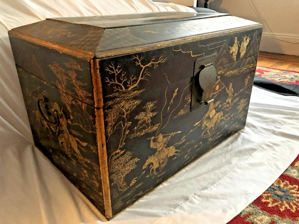 Chinese Export Trunk/antique/black l/warriors/mandarin/4 side scenes - Image 4 of 4
