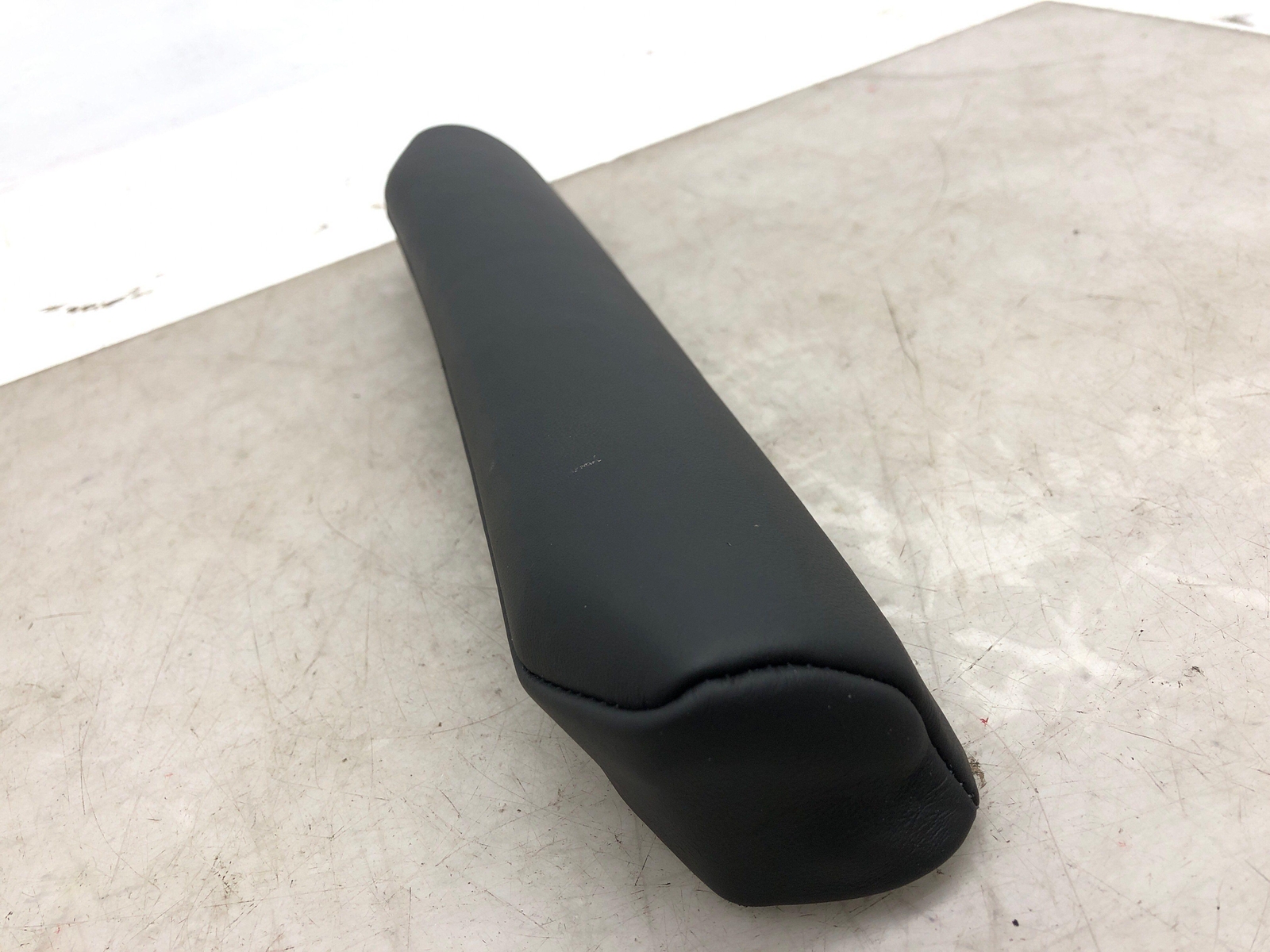 2016-2020 BENTLEY BENTAYGA REAR CENTER MIDDLE CHILD SEAT COVER BRACKET