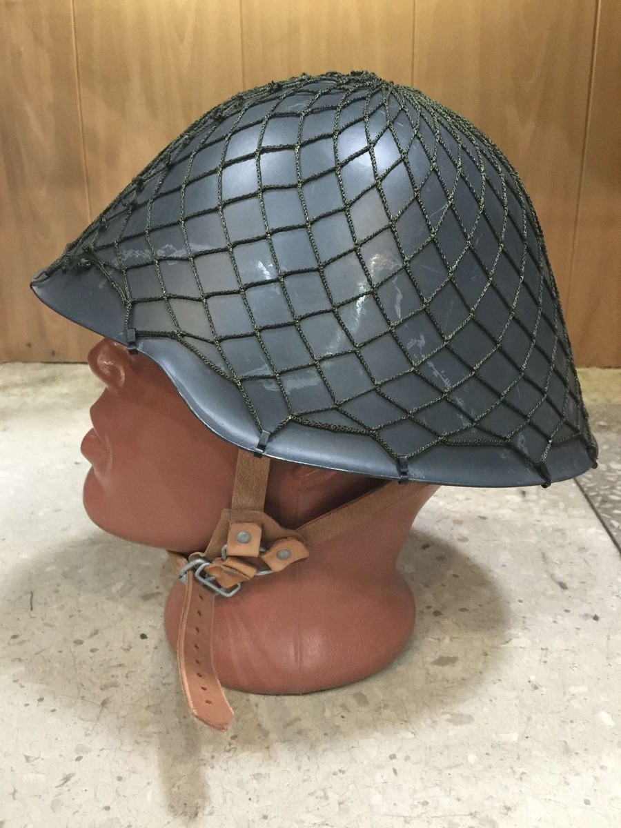 59cm プラスチック製 ヘルメット　DDR NVA　東ドイツ 衛兵 パレード 59cm プラスチック製 ヘルメット DDR NVA 東ドイツ 衛兵 パレード