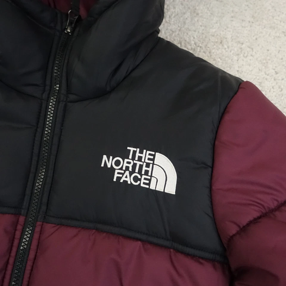 Chaqueta North Face Mujer Mediana Puffer Malbec Rojo Granate Damas Abrigo con Capucha Foto 2 de 4