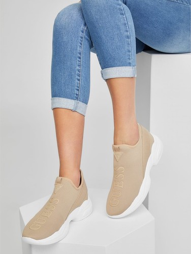 guess female sneakers