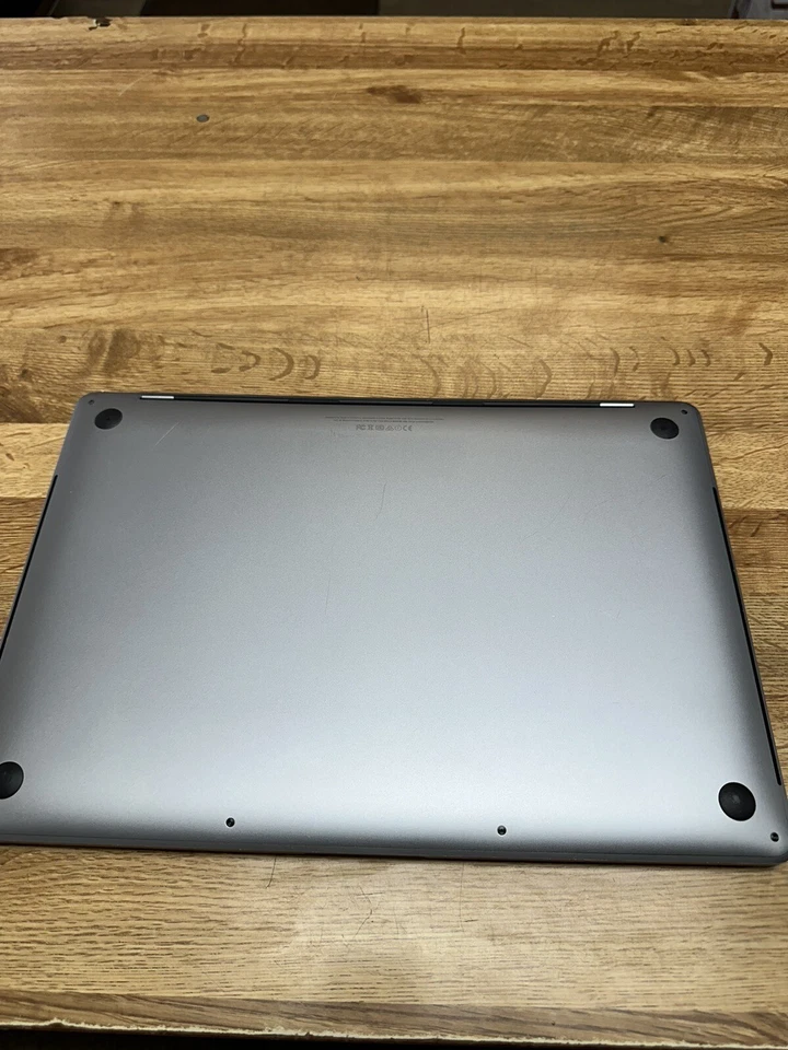 Apple Macbook Pro 15" 2017 A1707 TouchBar Core i7 2.6GHz 16GB Ram 1TB SSD - Image 4 of 4