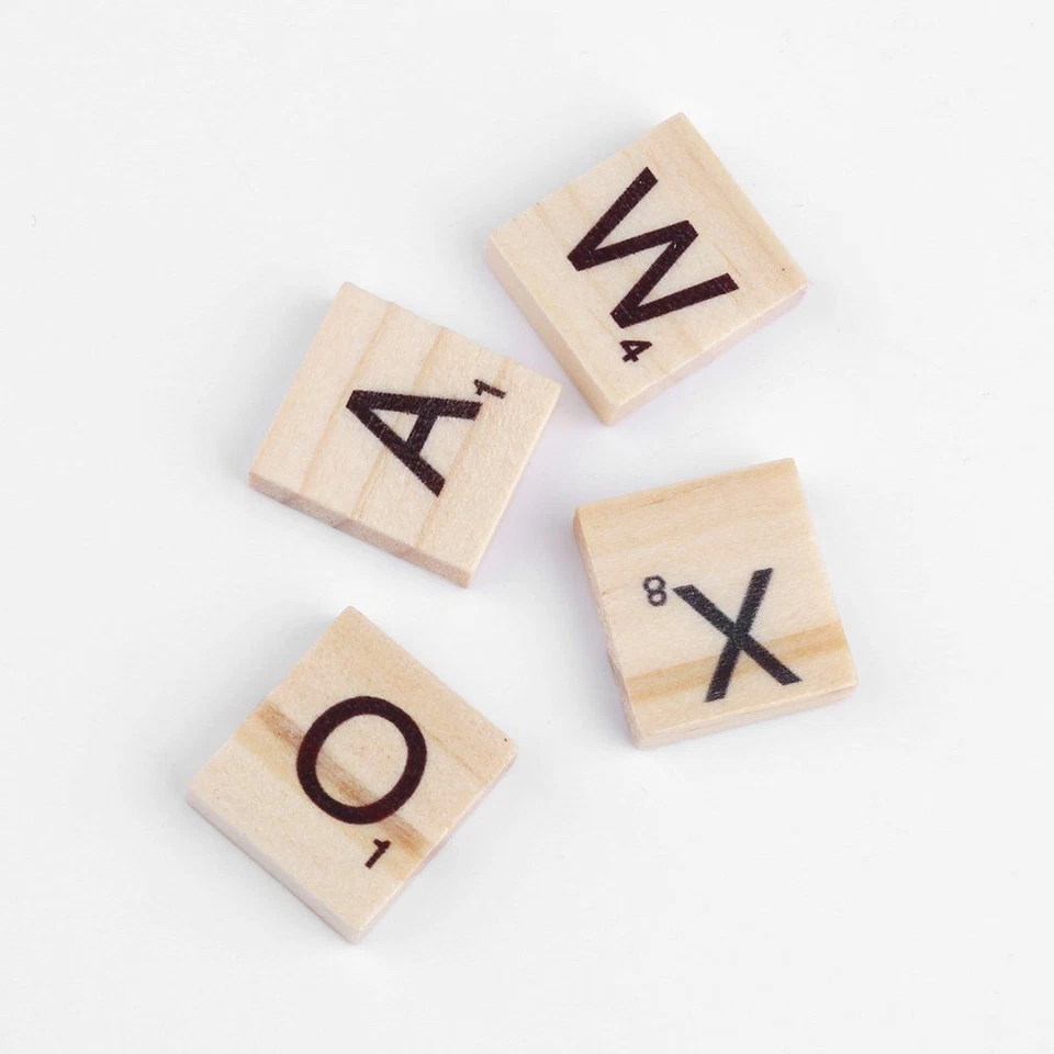 100x SCRABBLE ERSATZTEILE Holz Buchstaben und Zahlen Spielzubehör Brettspiel NEU - Bild 3 von 3