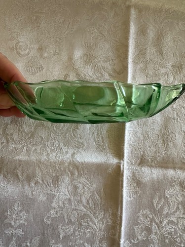 Vintage Heisey Leaf Shaped Moongleam Green Nut/Candy Dish - Excellent - Picture 4 of 4