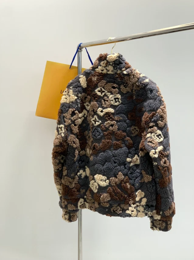 Chaqueta polar Louis Vuitton monograma lana de oveja marrón beige azul Foto 2 de 4