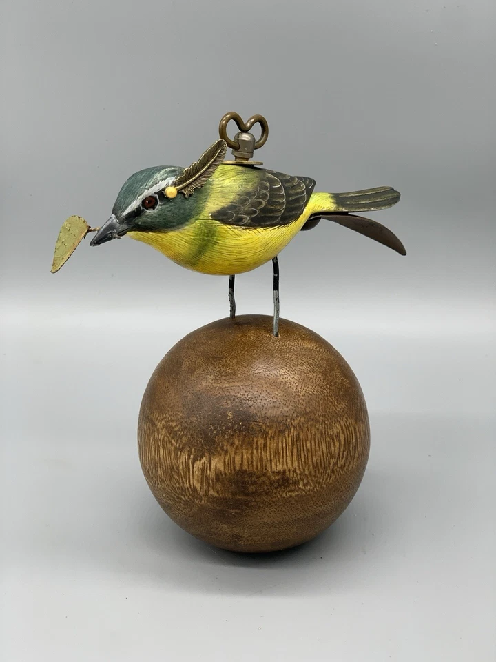 Arte de montaje de escultura de pájaro steampunk Foto 2 de 2