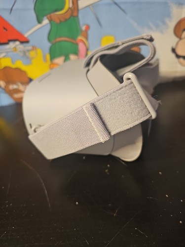 Meta Oculus Go MH-A64 64GB Standalone Virtual Reality Headset NO CONTROLLERS - Picture 3 of 7