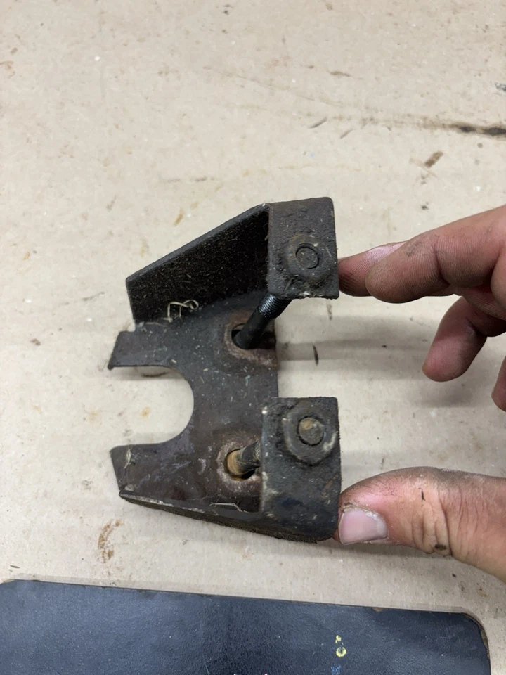 F150 F250 SBF MANUAL TRANSMISSION BELLHOUSING HYDRAULIC Slave Cylinder Mount Oe - Image 3 of 4