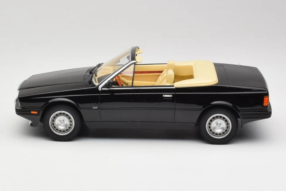 107123531 Maserati BiTurbo Spyder Nero Minichamps 1/18 - Immagine 3 di 4