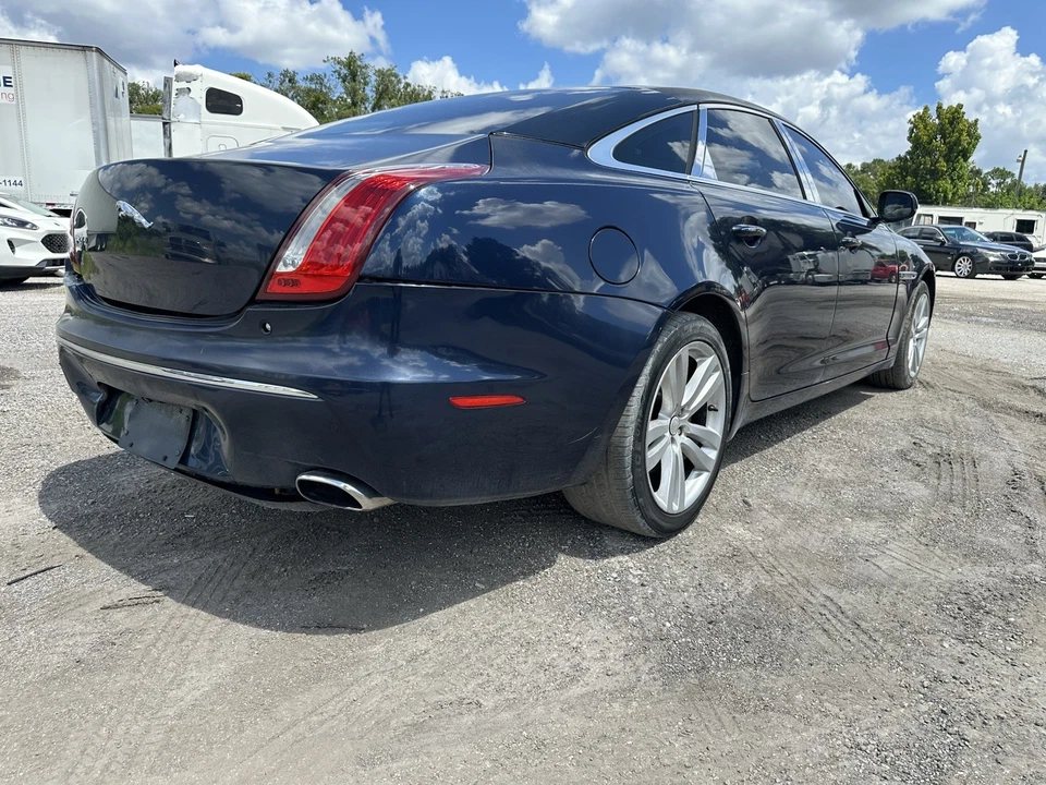 PUERTA LEVADIZA TAPA MALETERO TRASERO JAGUAR XJ 10-19 CON ALERÓN ULTIMATE PINTURA NEGRA PIEL Foto 2 de 2