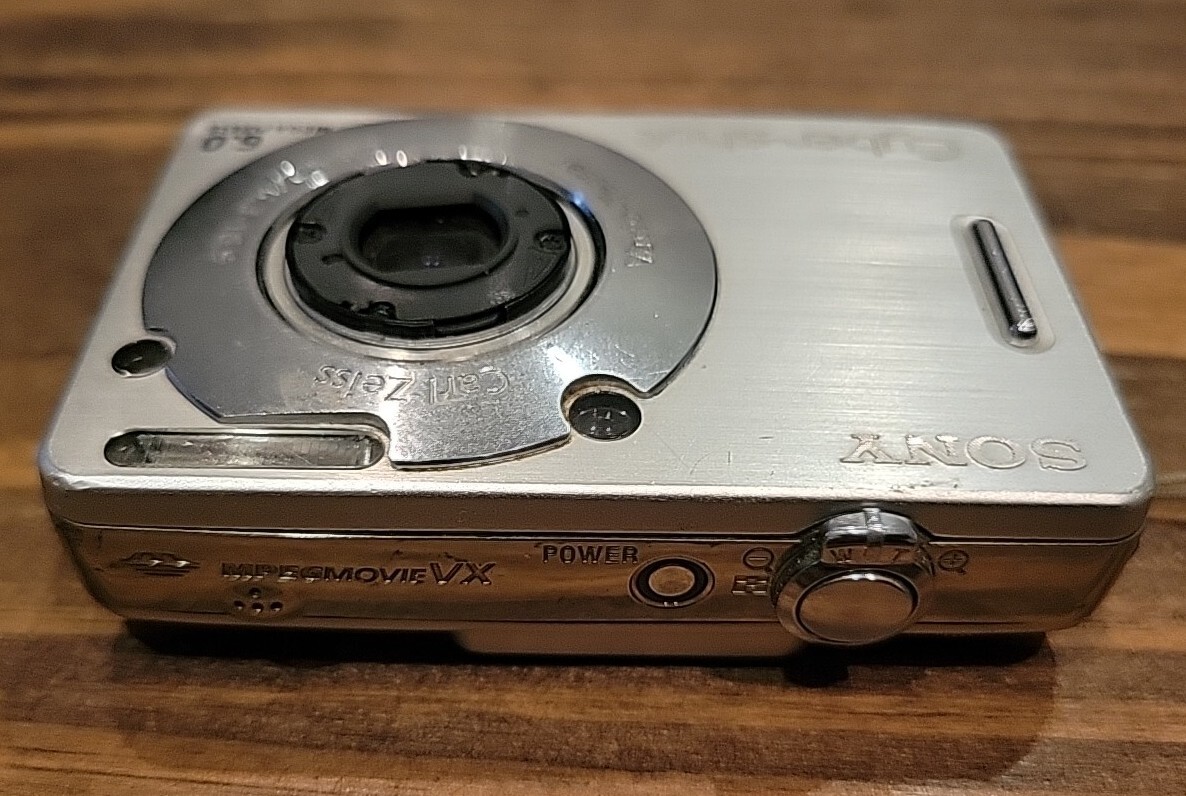 Sony Cyber-shot DSC-W50 6.0 MP Digital Camera w/Battery 4