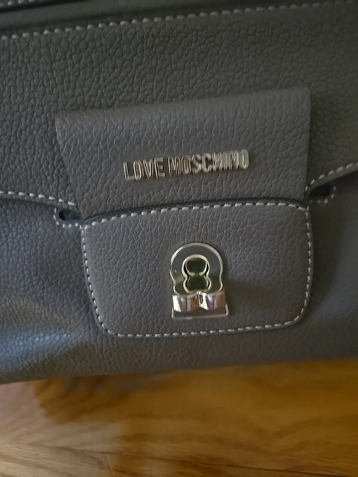 Bolso de Hombro Love Moschino Gris Grande Gris con Plumero Forro Rojo Muy Bonito Foto 2 de 4