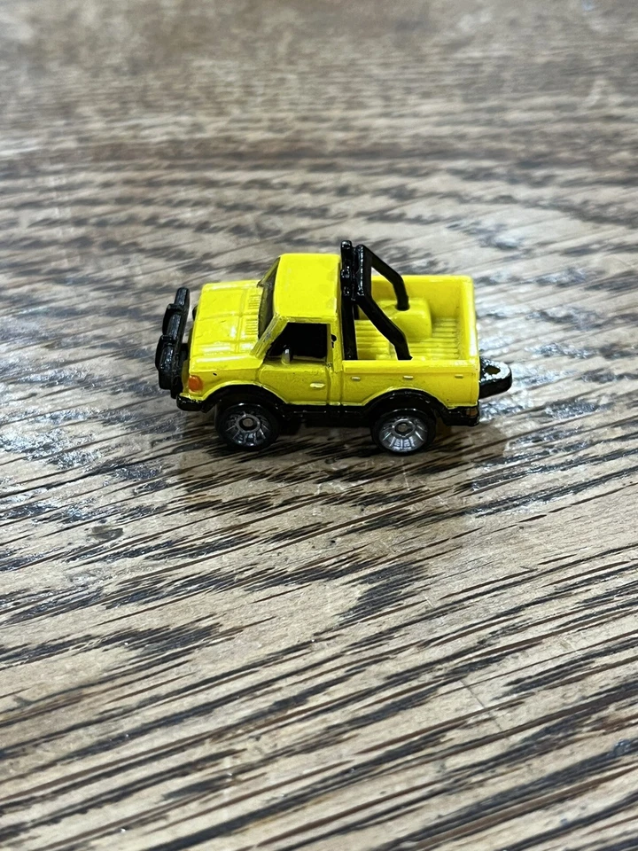 Camioneta pickup vintage Micro Machines Datsun 720 amarilla de Galoob 1988 Foto 3 de 4