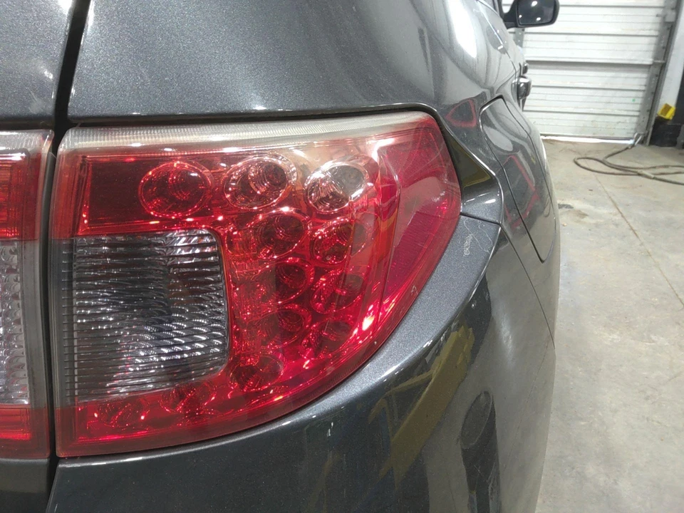 08-14 Conjunto de luces traseras para vagón Subaru WRX Impreza lado derecho del pasajero OEM Foto 2 de 2