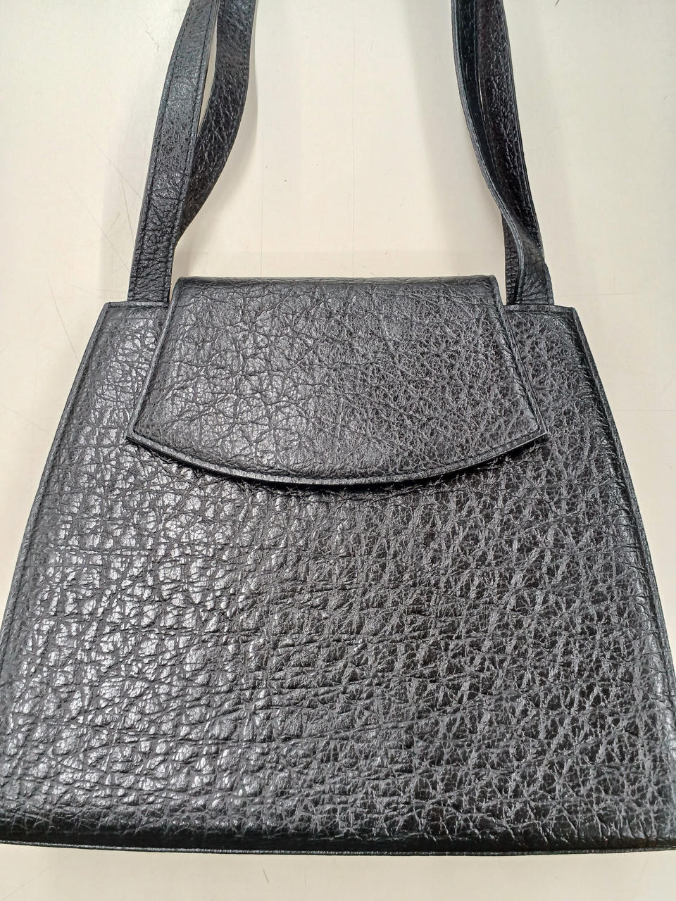 Borsa a tracolla Yves Saint Laurent in pelle nera usata autentica