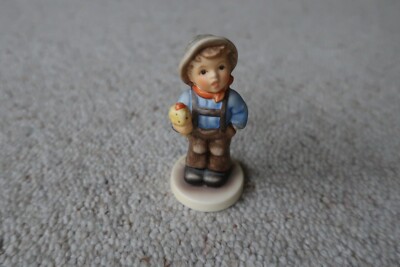 M.J. Hummel Porzellanfigur Blumengruß Flowers for Mother HUM 2193 4/0