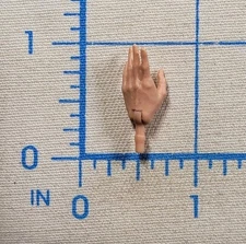 Marvel Legends Female Left Flight Reach Hand Part Fodder 6" 1/12 Scale Mystique