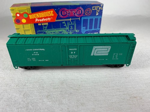 ROUNDHOUSE ESCALA HO 1260, PENN CENTRAL 50' BOX CAR #21068, OB (KADEES) | Zustand: Used