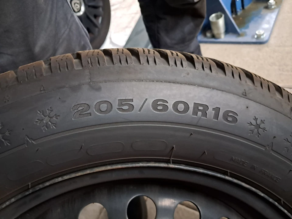 Winterräder Ford Focus MK 4 205/60/R16 Dunlop - Bild 3 von 4