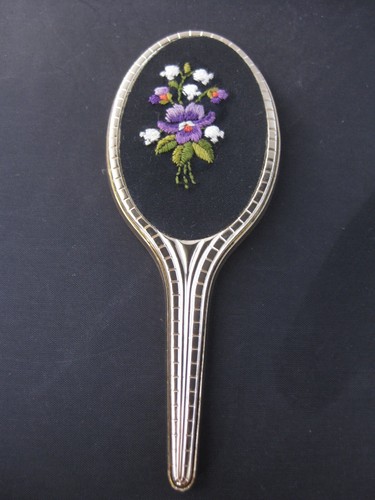 Miniature gold metal hand mirror - Picture 4 of 6