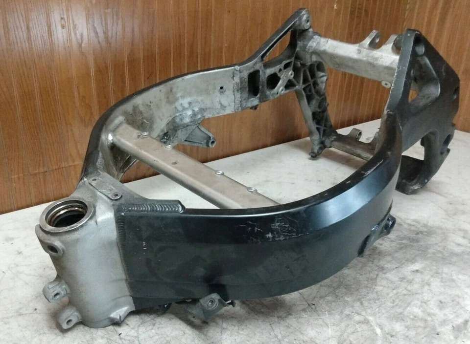 QUADRO PRINCIPAL 1999 Honda CBR900RR  - Imagem 2 de 4