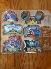 Disney Magic Kingdom Game 6 Plastic Attractions W/ Backgrounds Replacements 2004