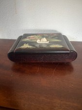 boite à bijoux laque et décor peint, jonque en relief, asie