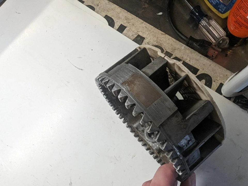 Johnson OMC Evinrude de colección? LOTE de piezas de motor pequeño magneto de arranque cromado Foto 4 de 4