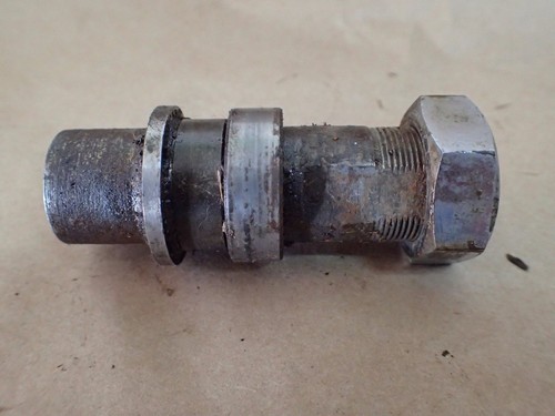 Honda Dream 150 rear axle sleeve and nut spacer - 第 1/3 張圖片