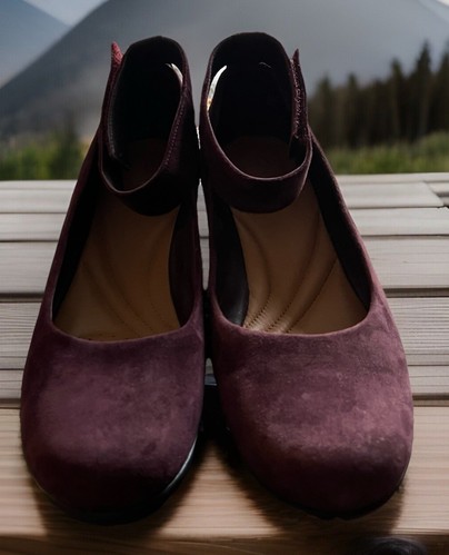 Clarks Artisan Cushioned Suede Leather Wedge Heel Shoes UK Size 5 D Burgundy Exc - Picture 1 of 9